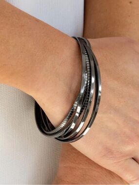 Paparazzi TRENDING IN TREAD black bracelets